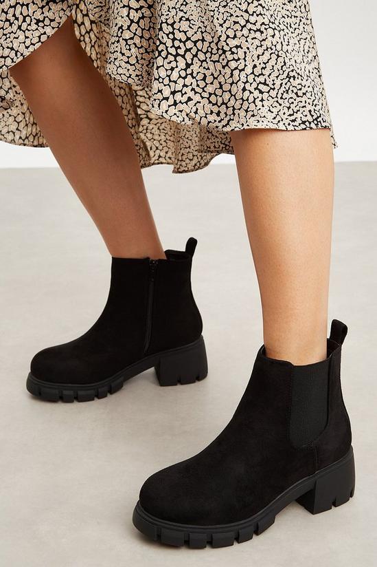 Good For the Sole Good For The Sole: Extra Wide Comfort Muse Chelsea Boots 1