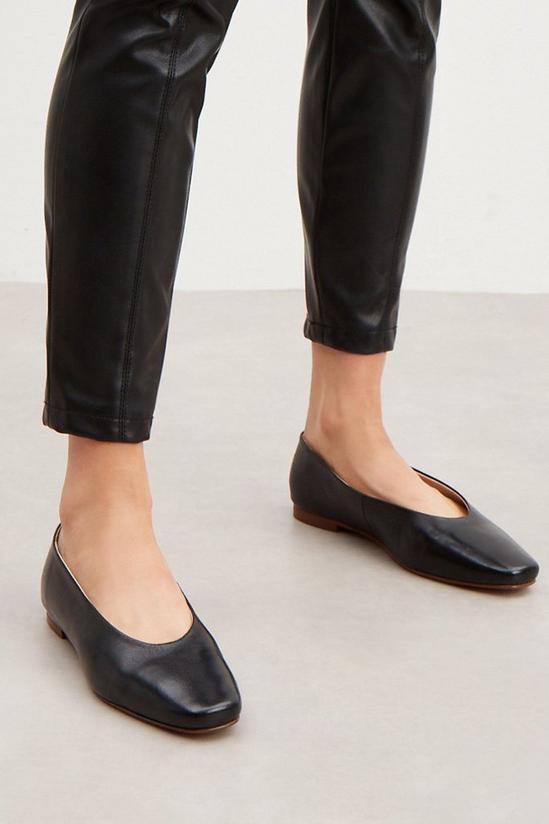 Good For the Sole Good For The Sole: Wide Fit Ozzy Leather Ballet Flats 1