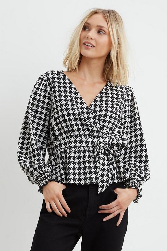 Dorothy Perkins Petite Dogtooth Print Shirred Cuff Wrap Top 1