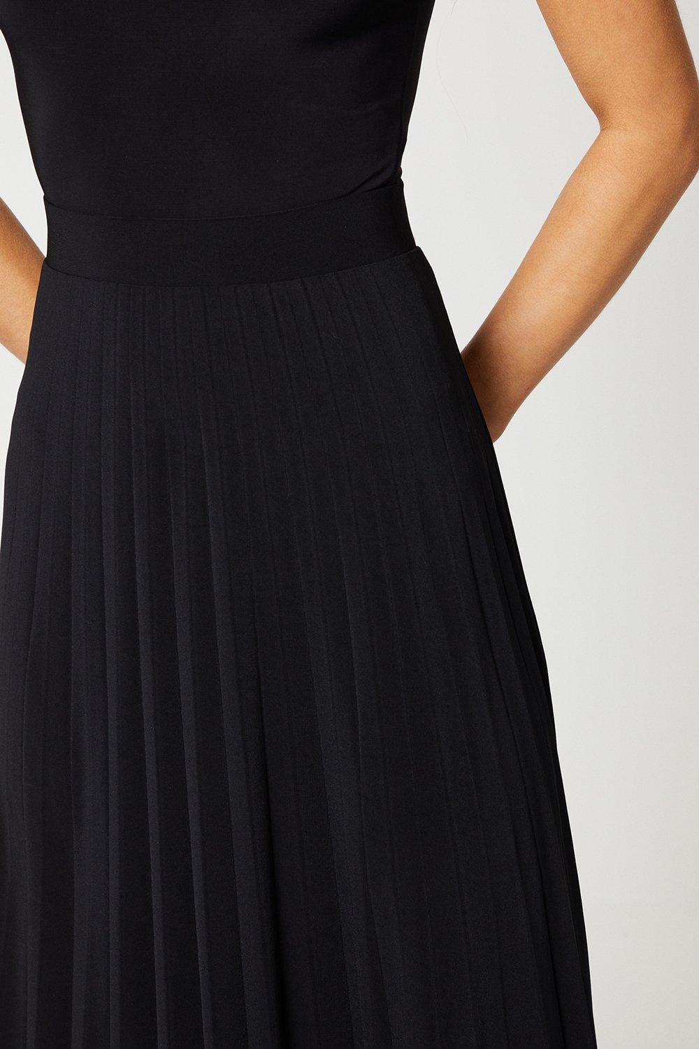 Long pleated outlet skirt dorothy perkins