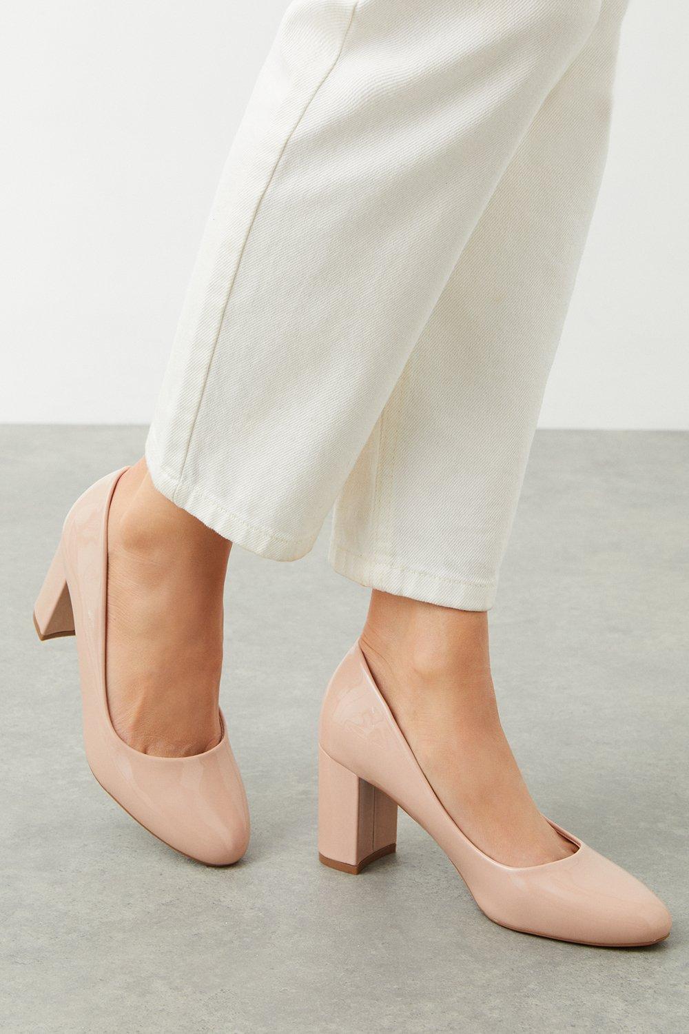 Round toe block outlet heel pumps