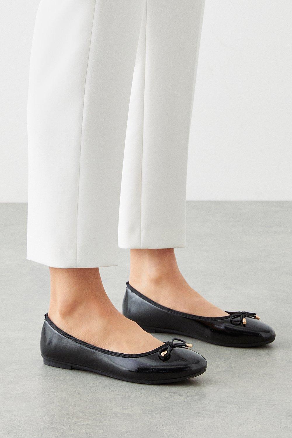 Jolie patent ballet store flat