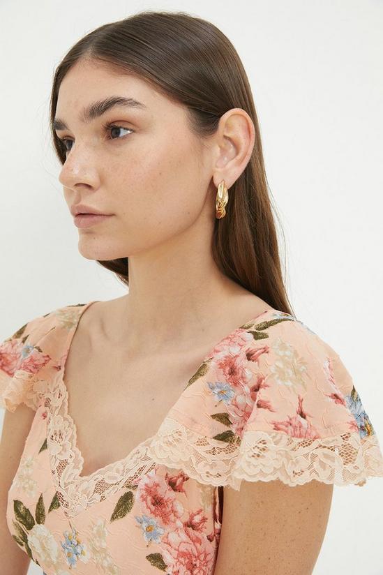 Dorothy Perkins Textured Floral Ruffle Sleeve Top 2
