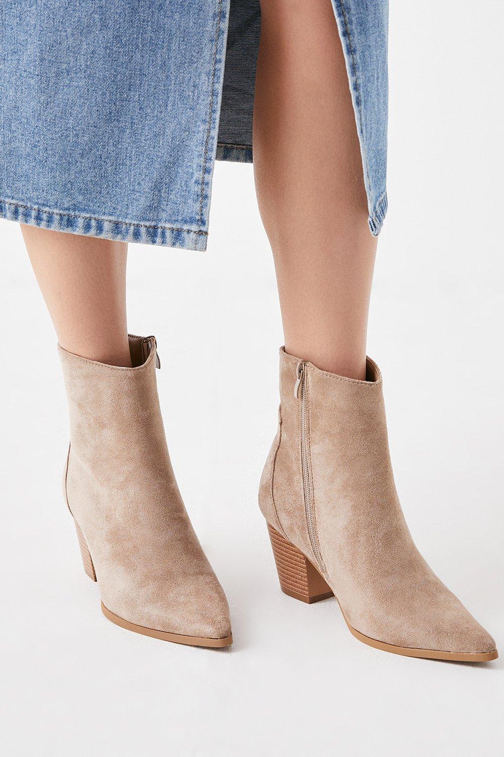 Women’s Aubrey Stacked Heel Western Boots - beige - 8
