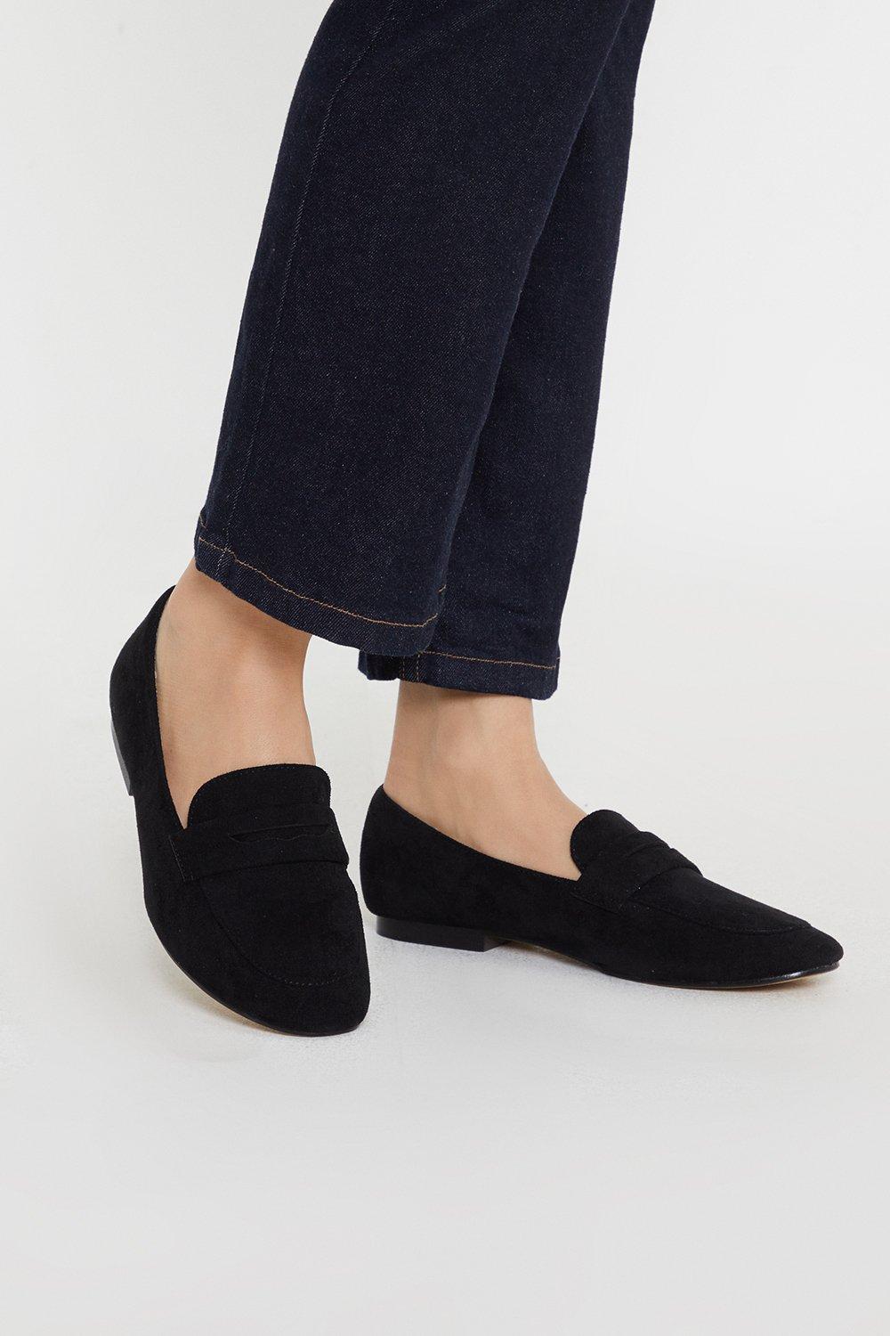 Womens Leah Round Toe Penny Loafers