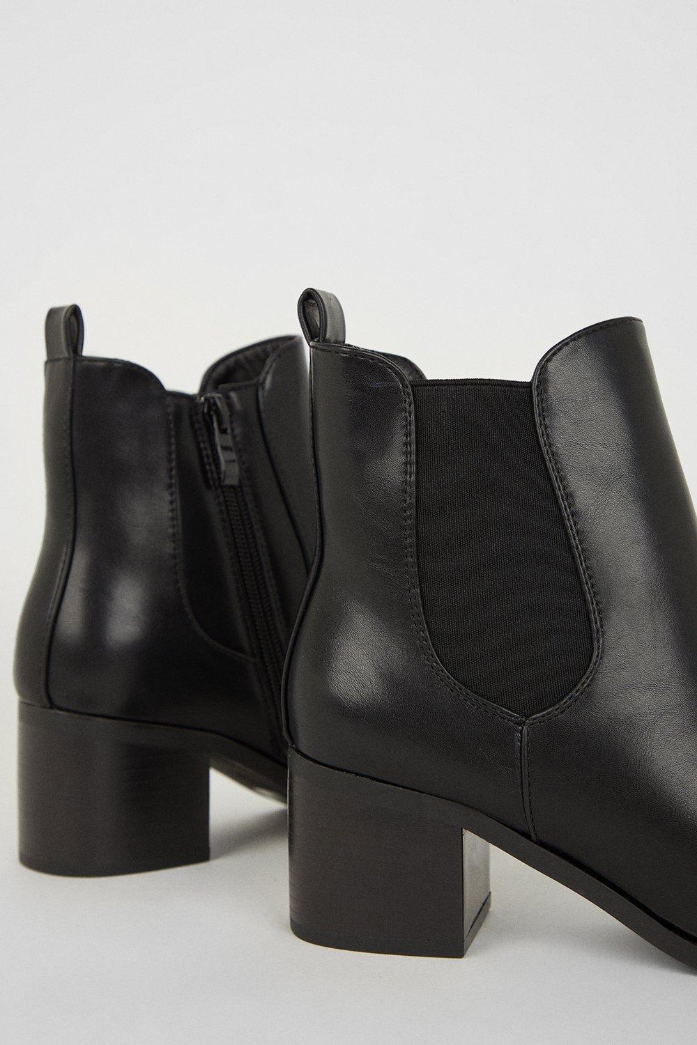 Depp leather store heeled chelsea boots