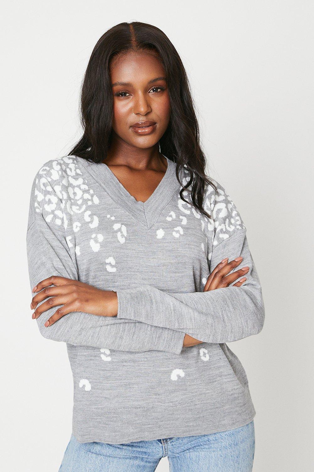 Women’s V Neck Leopard Knitted Jumper - grey - M