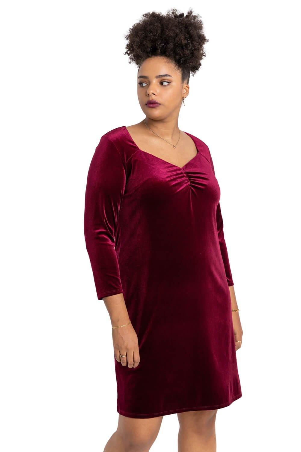 Sweetheart neckline 2024 velvet dress