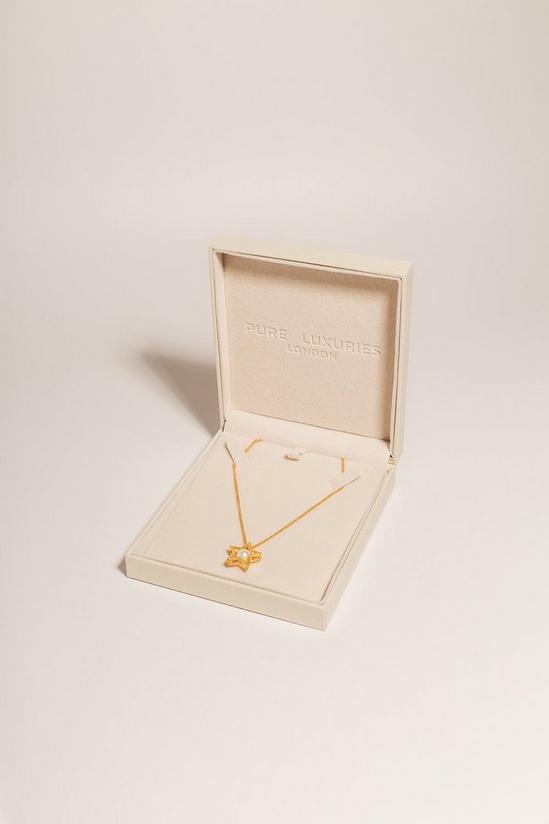 Pure Luxuries London Gift Packaged 'Rylee' 18ct Gold Plated 925 Silver Star & Pearl Necklace 4